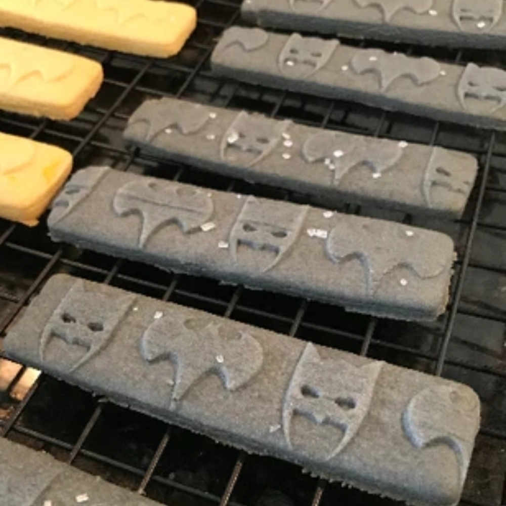 Batman Mask And Symbol Patterned Embossed Baking Rolling Pin - Picture 8 of 10